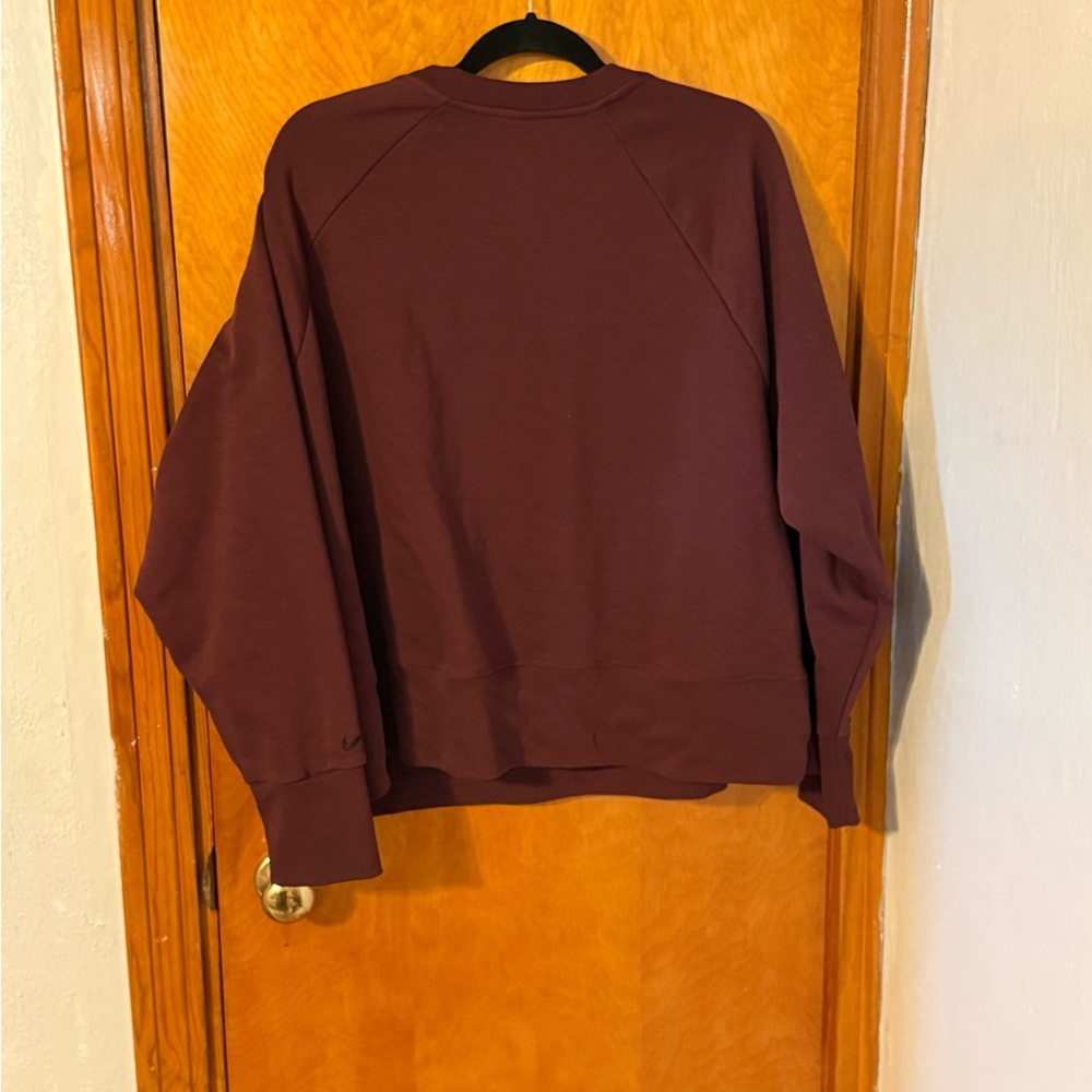 Nike Women’s Burgundy Cropped Crewneck Sweatshirt Size 2X - Picture 2 of 6